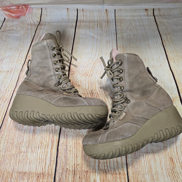 Rocket Dog Tan Combat Boot - Picture 3 of 10